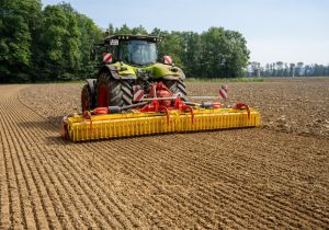 Herses rotatives mi-lourdes repliables Pöttinger Lion V